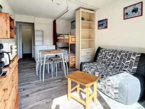 Studio lumineux avec balcon, accès direct aux pistes, piscine chauffée, WIFI gratuit - FR-1-267-233